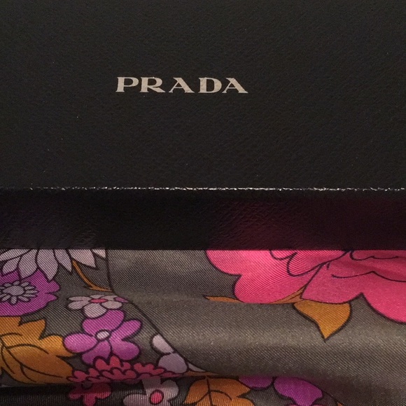 All Silk Hand Rolled Vintage Floral Scarf RN 3988 Made in Japan - Picture 6 of 6